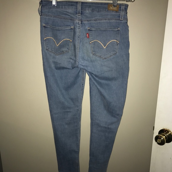 26 Levi's skinny jeans. - Picture 3 of 5